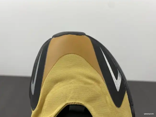 Flux' MNVN Boost GZ0717 Yeezy 'Honey 700 0610